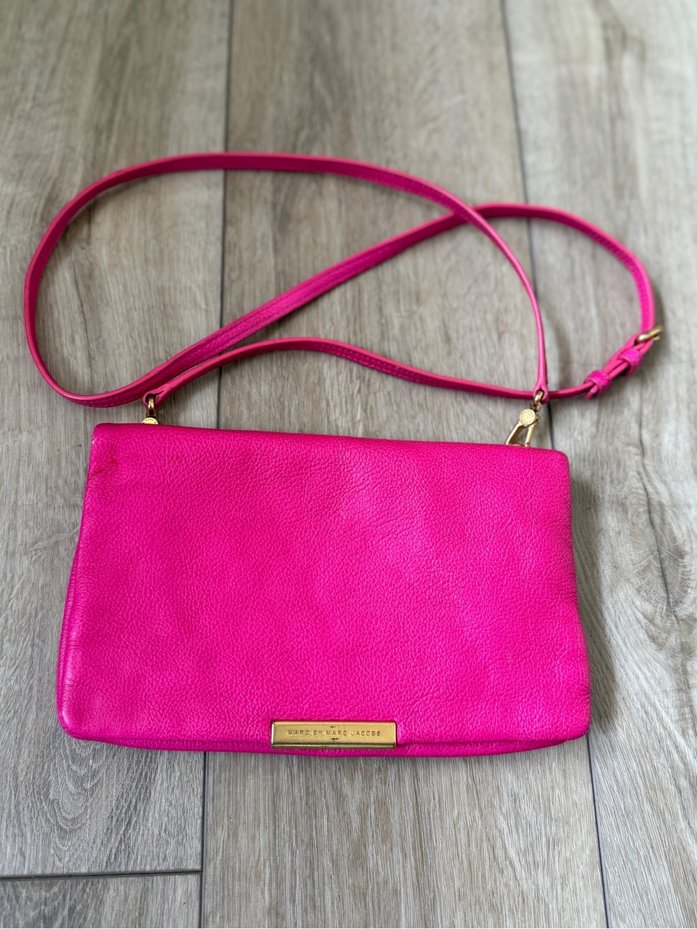 Marc By Marc Jocobs Hot Pink Grainy Leather Crossbody Bag 9x6.5’ - Picture 1 of 11